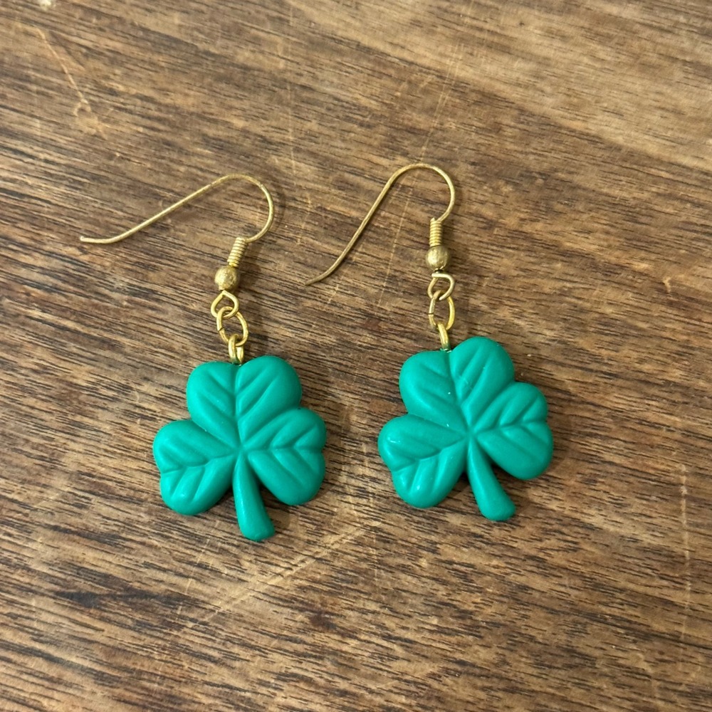 Vintage GGI Green Shamrock Clover Drop Earrings‎ Gold Tone St Patricks Day Luck
